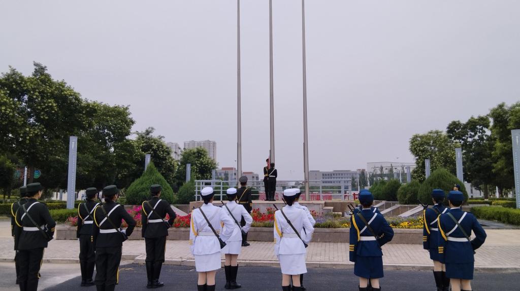 第一次升旗仪式.png 第一次升旗仪式.png